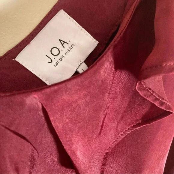 NWOT J.O.A soft  burgundy ruffled crop top blouse - Picture 2 of 7